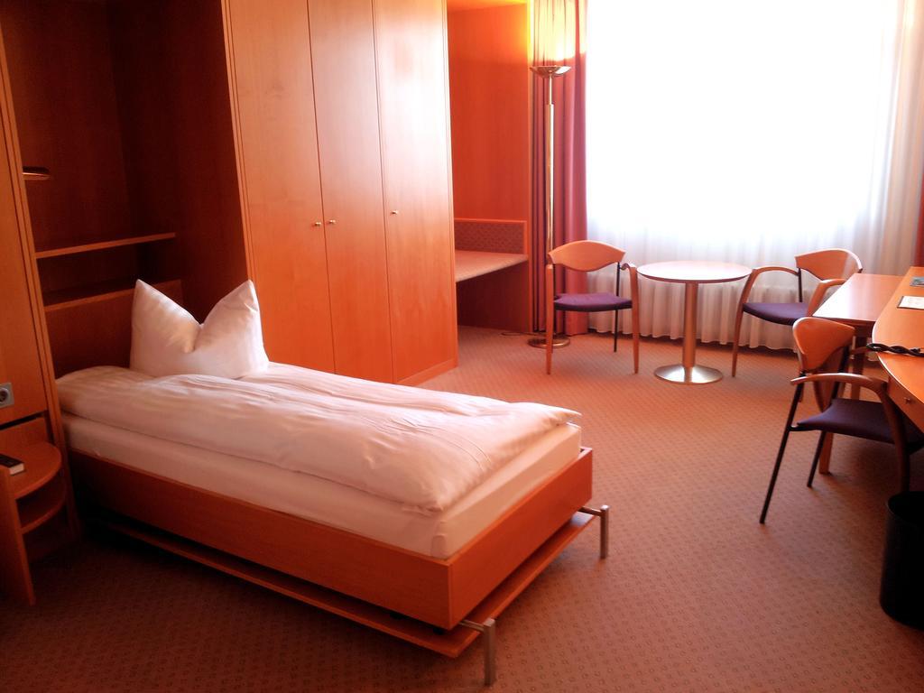 Single Room with small bed,1024432030:JPEG